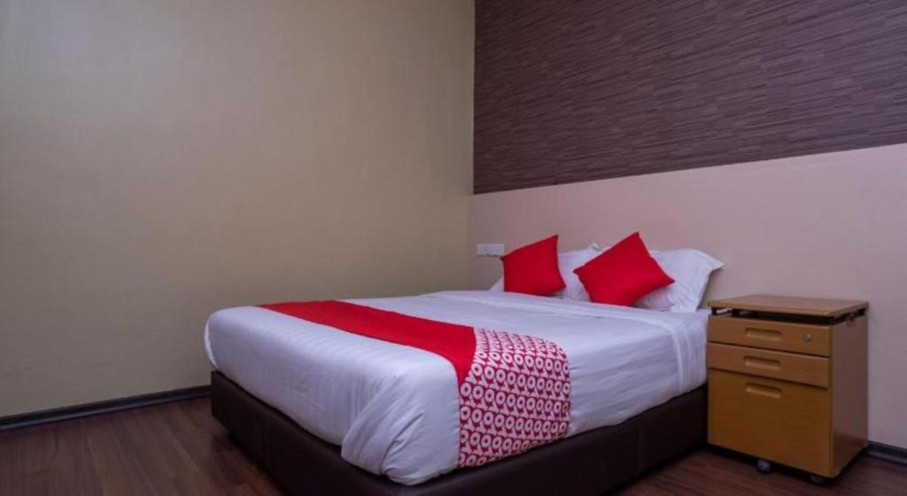 D'Pinetrees Hotel
