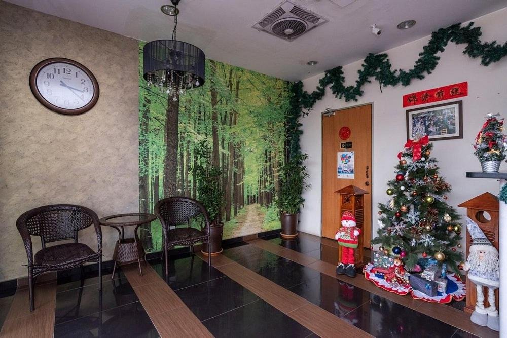 D'Pinetrees Hotel