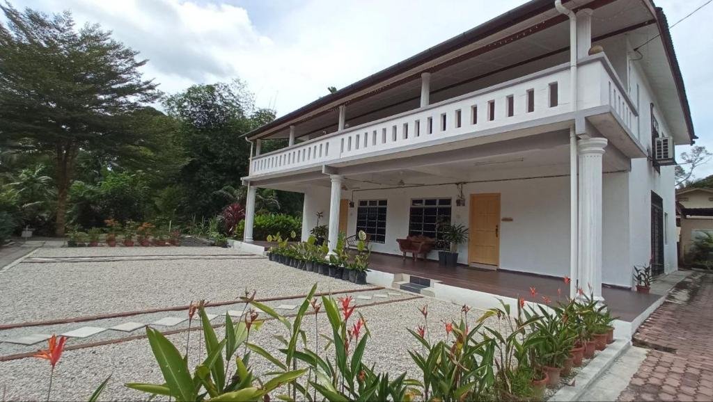 santika building views outside